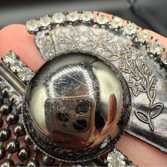 Vintage Art Deco Black Metal Fan Tassel Brooch with Dangly Chain Strands - Picture 12 of 17